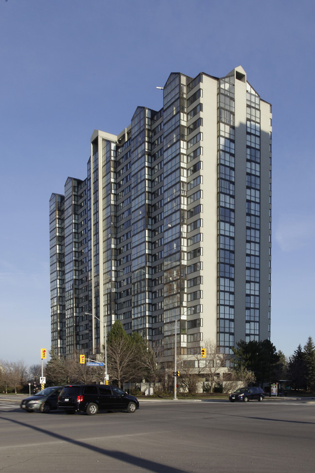 350 Webb Dr in Mississauga, ON - Building Photo - Primary Photo