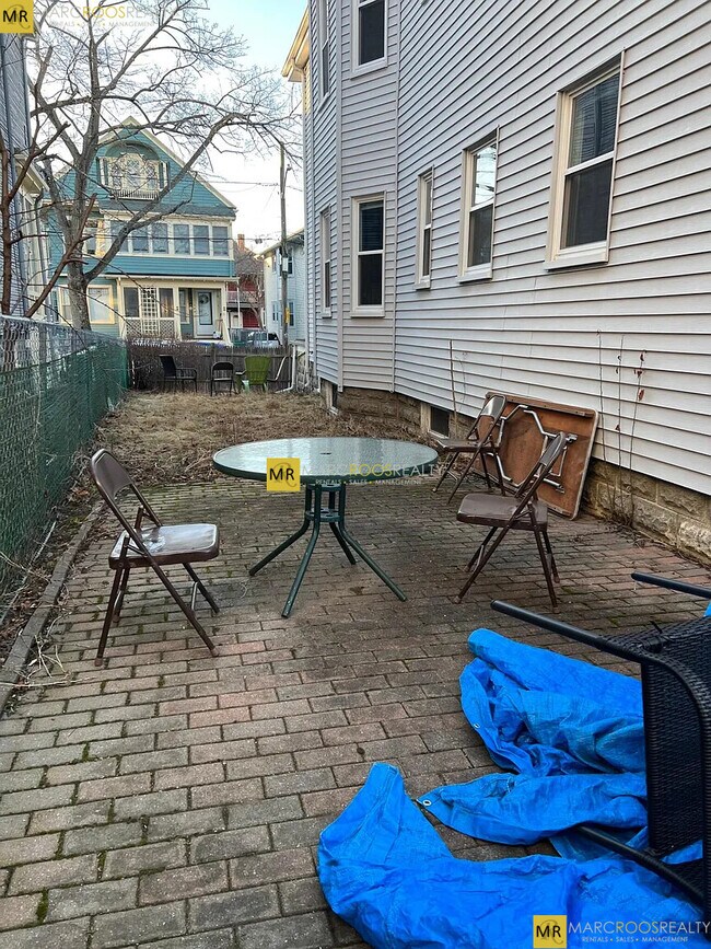 12 Pinkham Rd, Unit 1 in Medford, MA - Building Photo - Building Photo