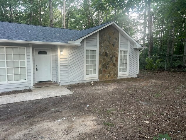 8103 Creekstone Ct in Riverdale, GA - Building Photo