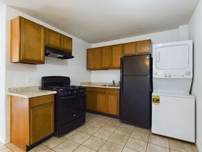 1904 Finfeather Rd in Bryan, TX - Building Photo - Building Photo