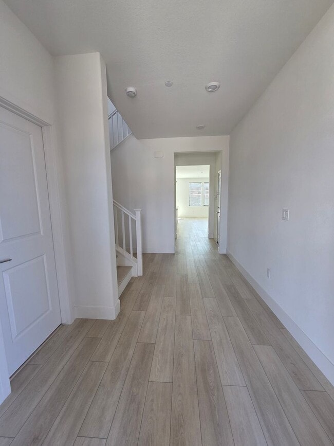 8358 Akino Ct in Elk Grove, CA - Building Photo - Building Photo