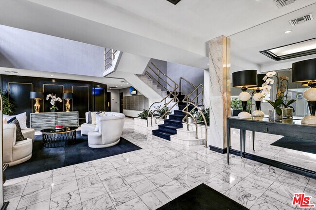 1131 Alta Loma Rd in West Hollywood, CA - Building Photo - Building Photo