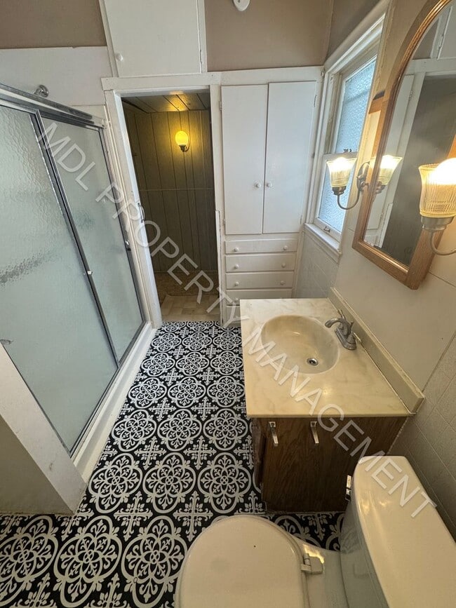 909 Mackinaw St in Saginaw, MI - Foto de edificio - Building Photo