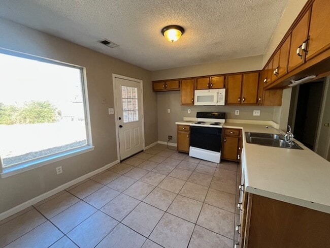 5928 Briarwood Dr in Horn Lake, MS - Building Photo - Building Photo