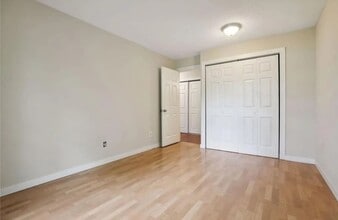 935 11th Ave S, Unit 3 in Hopkins, MN - Foto de edificio - Building Photo