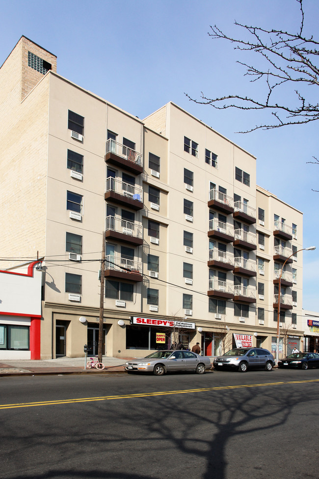 3538 Junction Blvd in Jackson Heights, NY - Building Photo - Building Photo