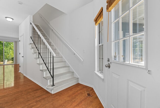 519 Woodcrest Dr in Mundelein, IL - Building Photo - Building Photo