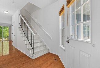 519 Woodcrest Dr in Mundelein, IL - Building Photo - Building Photo