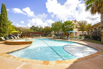 Walnut Ridge Apartments in Bastrop, TX - Foto de edificio - Building Photo