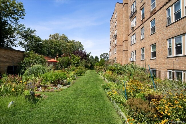 490 Bleeker Ave in Mamaroneck, NY - Building Photo - Building Photo