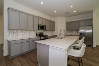 2513 Seneca Lk Dr in Texas City, TX - Building Photo - Building Photo