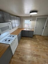 833 W Stone St in Fayetteville, AR - Foto de edificio - Building Photo