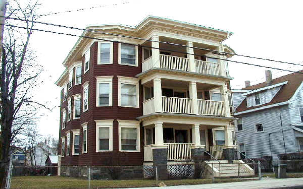 93 Linden St in Everett, MA - Building Photo - Building Photo