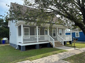 803 Pine St in Beaufort, NC - Foto de edificio - Building Photo