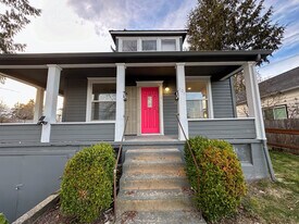 903 Highland Ave, Unit Unit #2 in Bremerton, WA - Building Photo