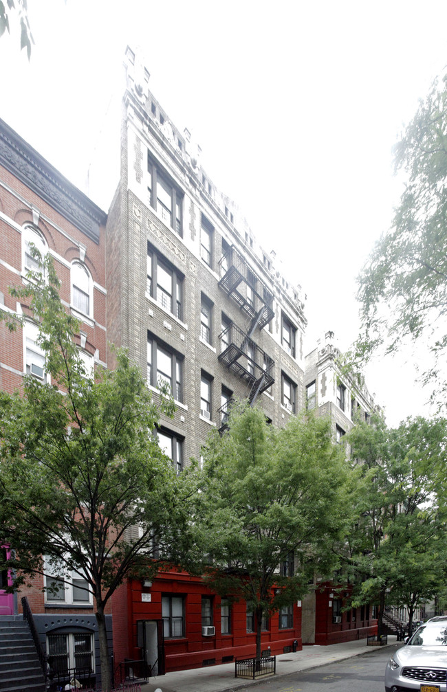 125-135 W 111th St in New York, NY - Building Photo - Building Photo