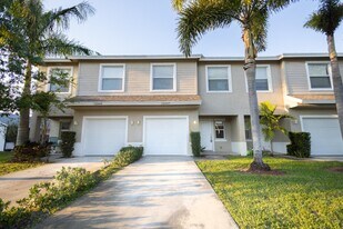 12437 Westhampton Cir in Wellington, FL - Building Photo