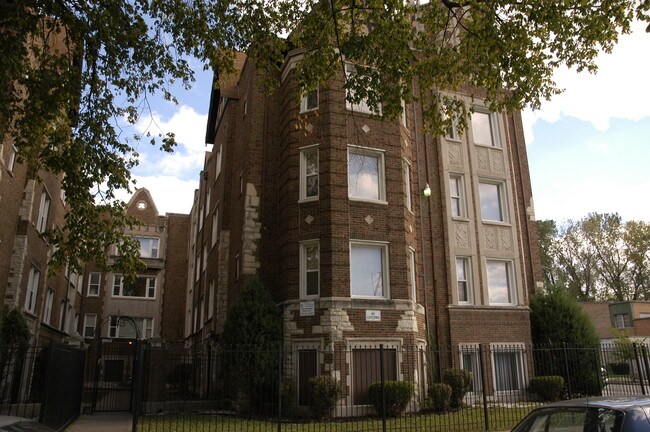 8251 S Ellis Ave Chicago, IL 60619 in Chicago, IL - Building Photo - Building Photo