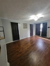 1034 Greenwood Ave in Lansing, MI - Building Photo - Building Photo