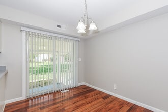 138 Montgomery Ave in Carlisle, OH - Foto de edificio - Building Photo