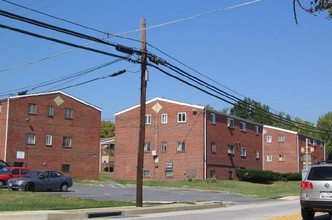 Highland Garden Apartments in Baltimore, MD - Building Photo - Building Photo