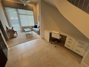 239 Cosmopolitan Ct in Sarasota, FL - Building Photo - Building Photo