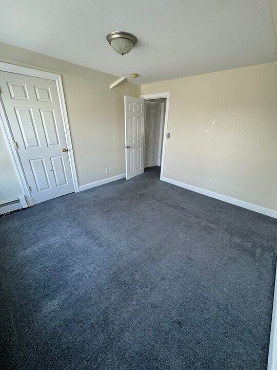 1010 W Main St in Waterbury, CT - Building Photo