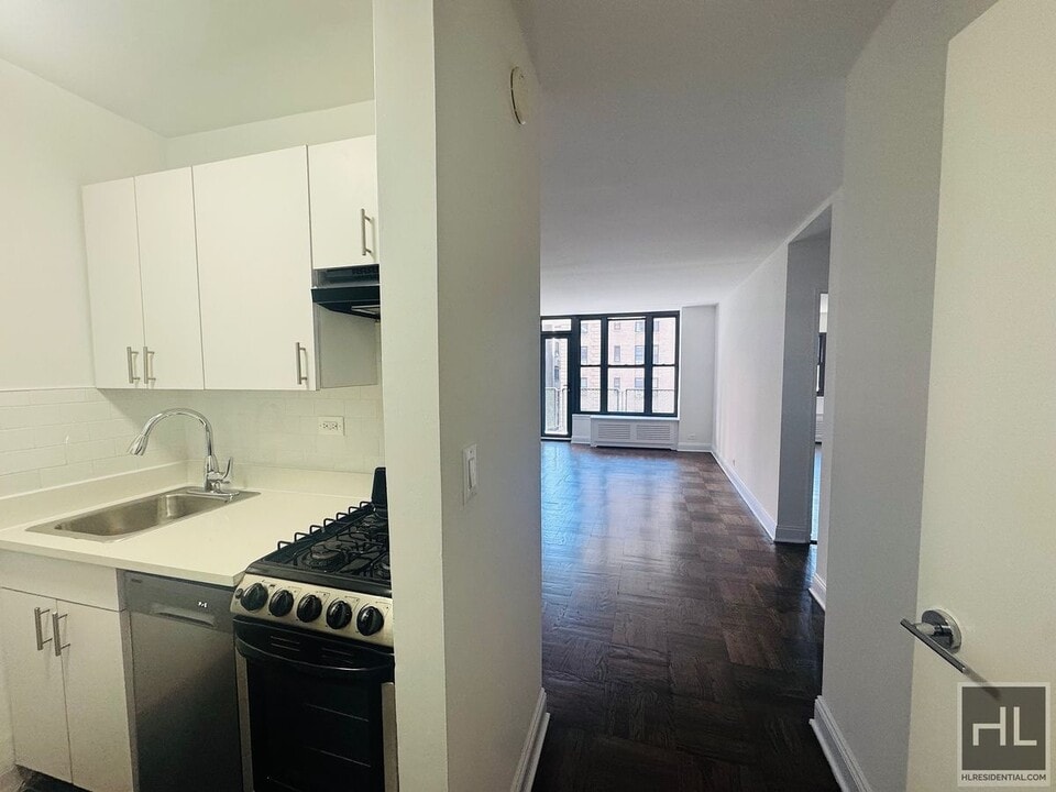 EAST 35 STREET in New York, NY - Building Photo