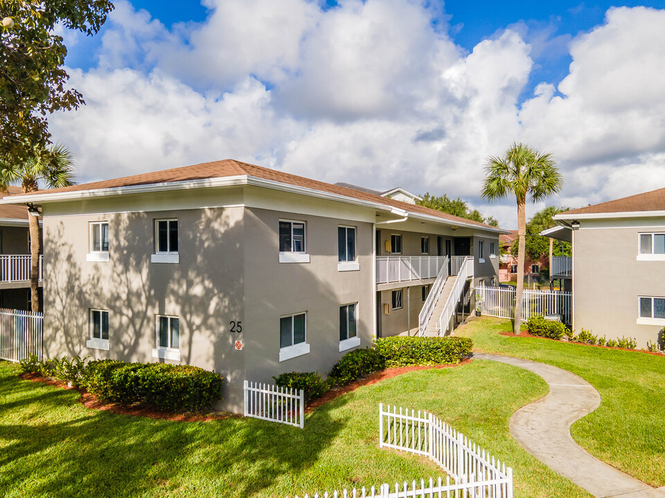 Gulfstream at Dania Beach in Dania, FL - Building Photo