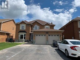 1622 Bristol Rd W in Mississauga, ON - Building Photo