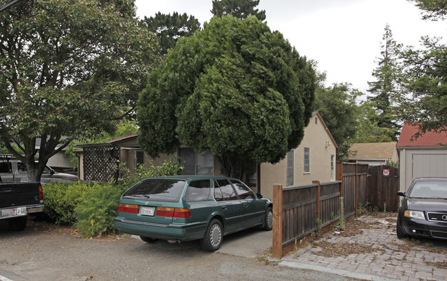 153 Central Ave in Redwood City, CA - Building Photo - Building Photo