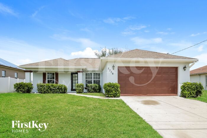 5326 Beauty St in Lehigh Acres, FL - Foto de edificio