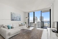 68 SE 6th St, Unit 2106 in Miami, FL - Foto de edificio - Building Photo