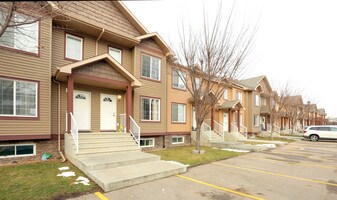 320 Spruce Ridge Rd in Spruce Grove, AB - Building Photo
