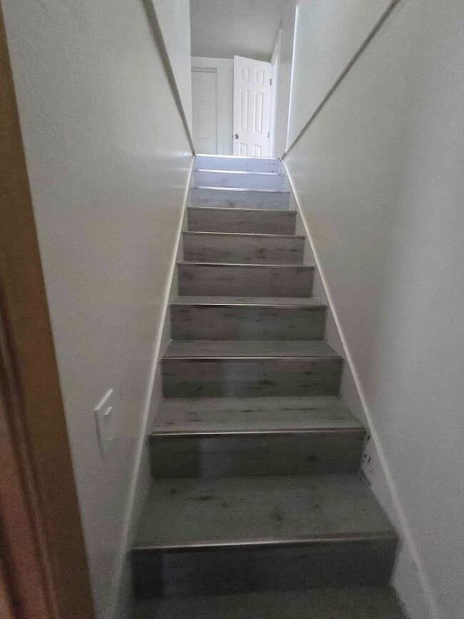 621 NE Alameda Ave in Roseburg, OR - Building Photo - Building Photo