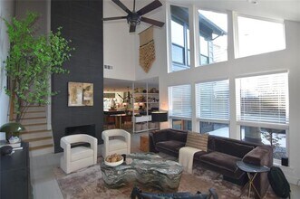 4976 Thunder Rd in Dallas, TX - Building Photo - Building Photo
