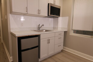 1647 Bridge St, Unit 2nd Floor B2 in Philadelphia, PA - Building Photo