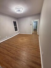 27 Kling St in West Orange, NJ - Building Photo - Building Photo