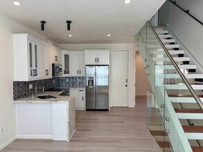 625 Craig Ave, Unit B in Campbell, CA - Foto de edificio - Building Photo