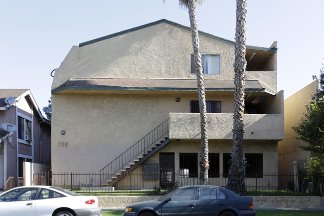 Chestnut Apartments in Santa Ana, CA - Building Photo - Building Photo