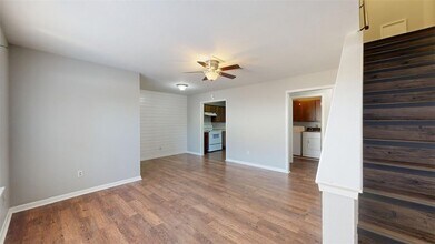 2803 Longmire Dr, Unit B in College Station, TX - Building Photo - Building Photo