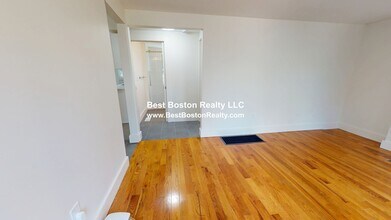 38 Gibson St, Unit 5B in Cambridge, MA - Foto de edificio - Building Photo