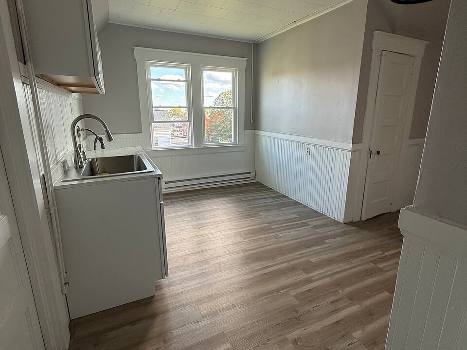 317 Clinton St in New Britain, CT - Building Photo