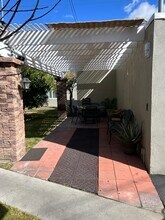 2324 E Commonwealth Ave, Unit 9 in Fullerton, CA - Foto de edificio - Building Photo