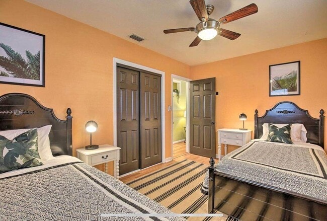 105 Ramona Cir in Palm Harbor, FL - Building Photo - Building Photo