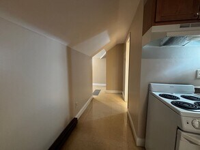 27 Linda Ave in Chicopee, MA - Building Photo - Building Photo