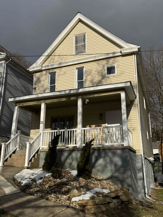 3 Hacker Ave in Jeannette, PA - Building Photo