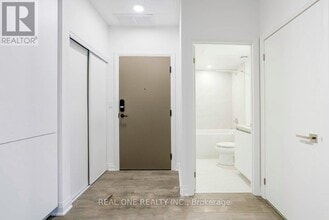 4015 The Exchange in Mississauga, ON - Building Photo - Building Photo