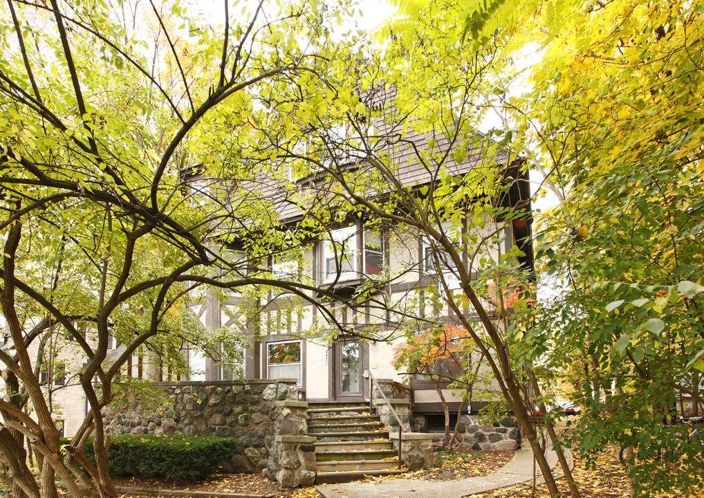 1000 E Ann St in Ann Arbor, MI - Foto de edificio