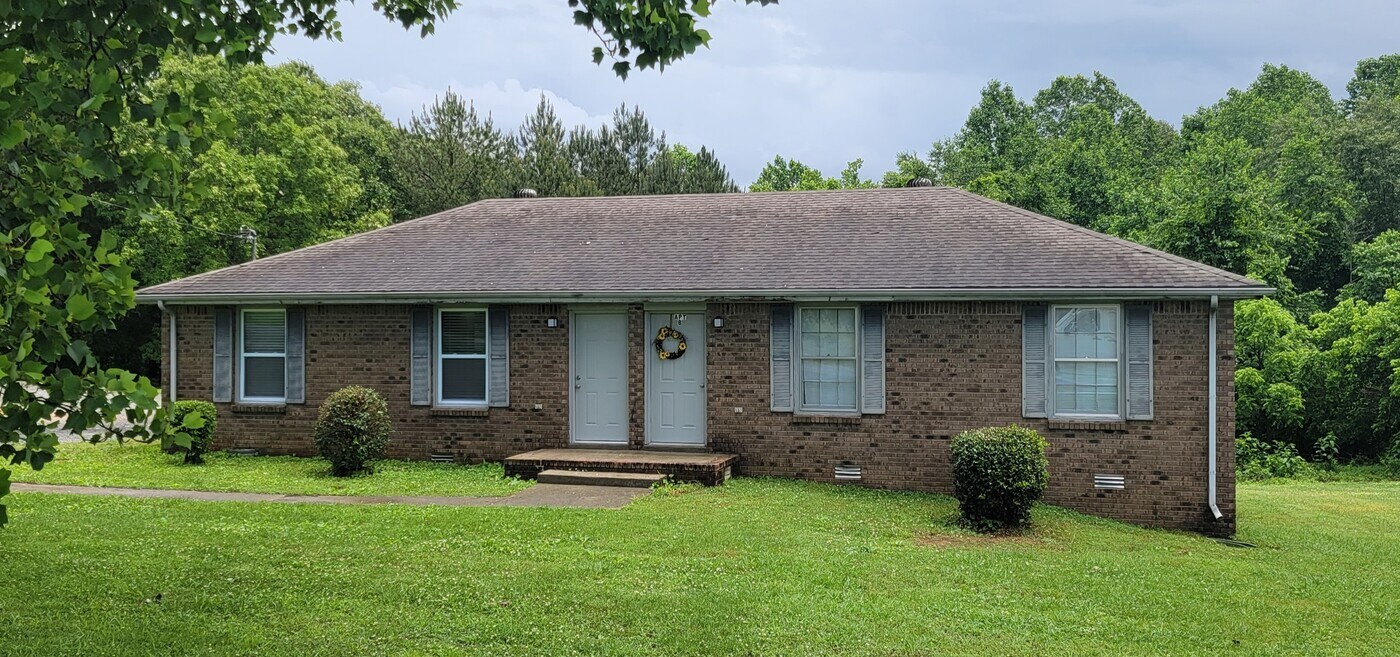 3347 John Taylor Rd, Unit A in Woodlawn, TN - Building Photo